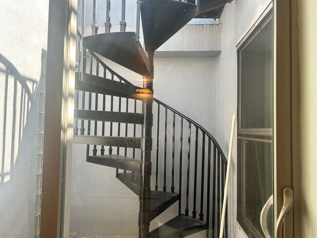 Building Photo - Beautiful Condo with Amazing Roof Top Deck