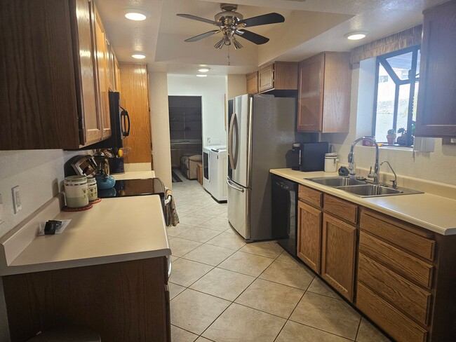 Building Photo - Fully Furnished Summer Rental