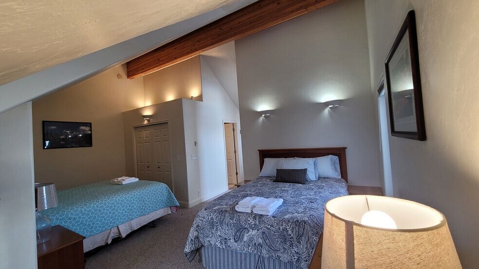 Building Photo - 910 Powder Valley Rd