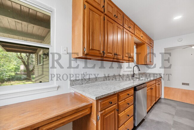 Building Photo - 1008 N Edgemoor St