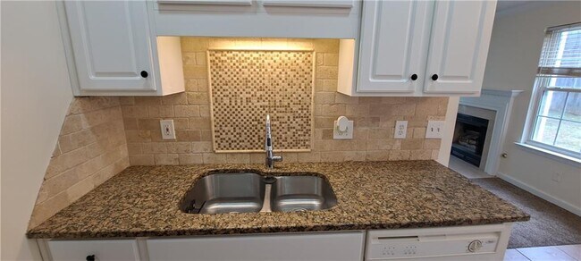 Building Photo - 2395 Lexington Ln