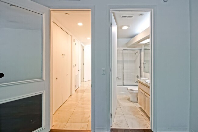 Building Photo - **Move in Special $1000 Off Third Months Rent** Remodeled Corner 3+2 Unit with Luxury Finishes Ne...