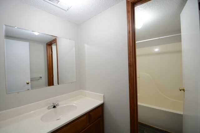 Building Photo - 1023 NE Lindsay Ave