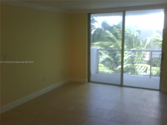 Building Photo - 1605 Bay Rd