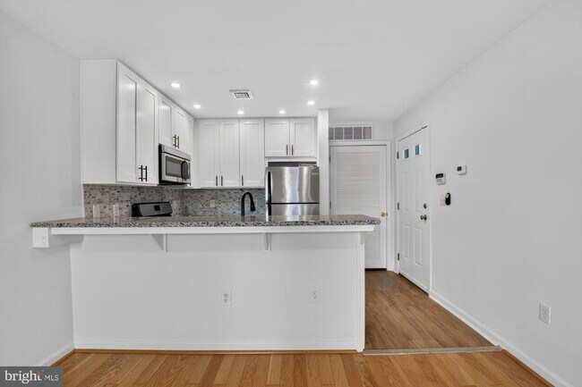 Building Photo - 704 N 18th St