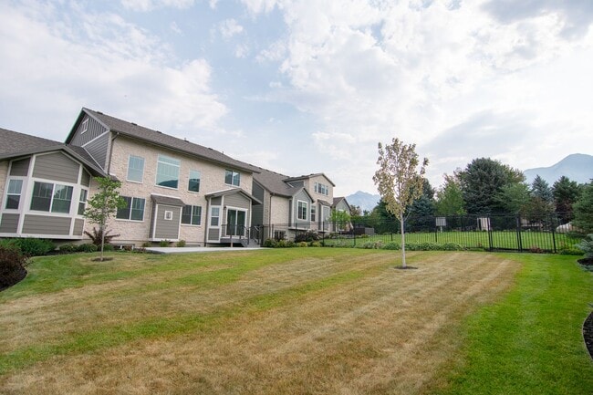 Building Photo - Gorgeous 2-Story Home In a Gated Community!