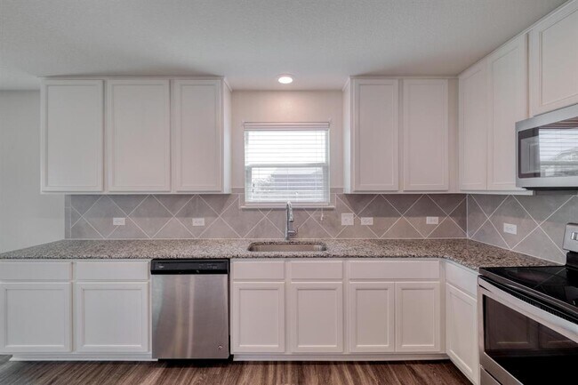 Building Photo - 13603 Abraham Lincoln St