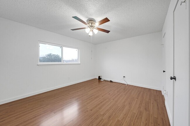 Building Photo - 635 Walston Ln