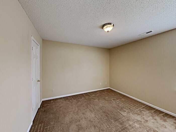 Building Photo - 5800 Carolina Manor Ct