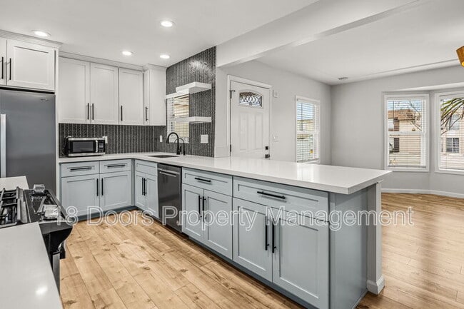 Building Photo - 4535 Winona Ave