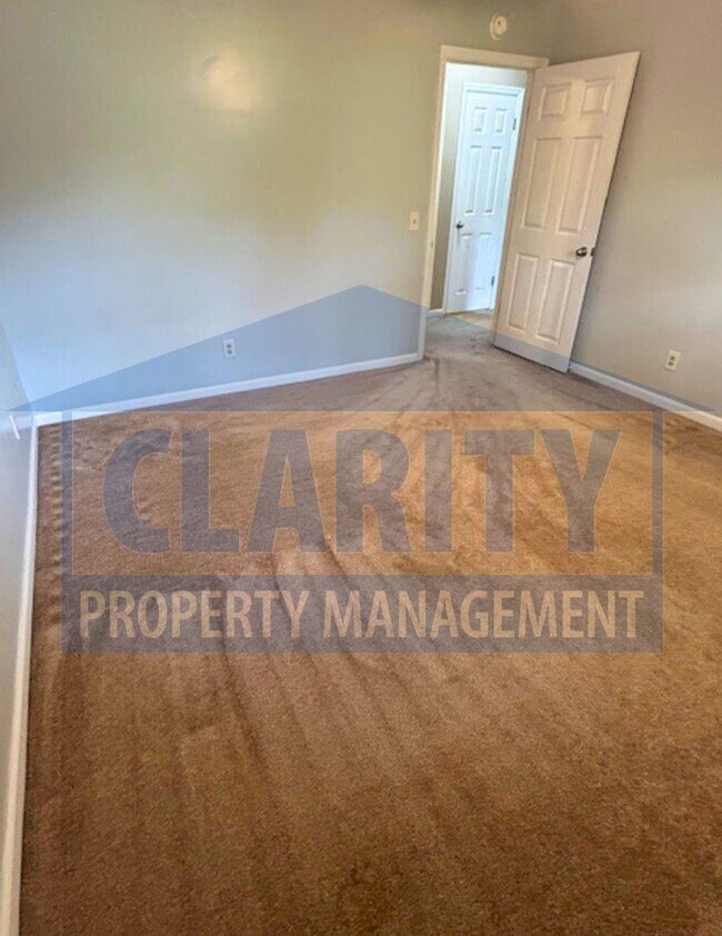 Building Photo - Great one level home with double garage!
