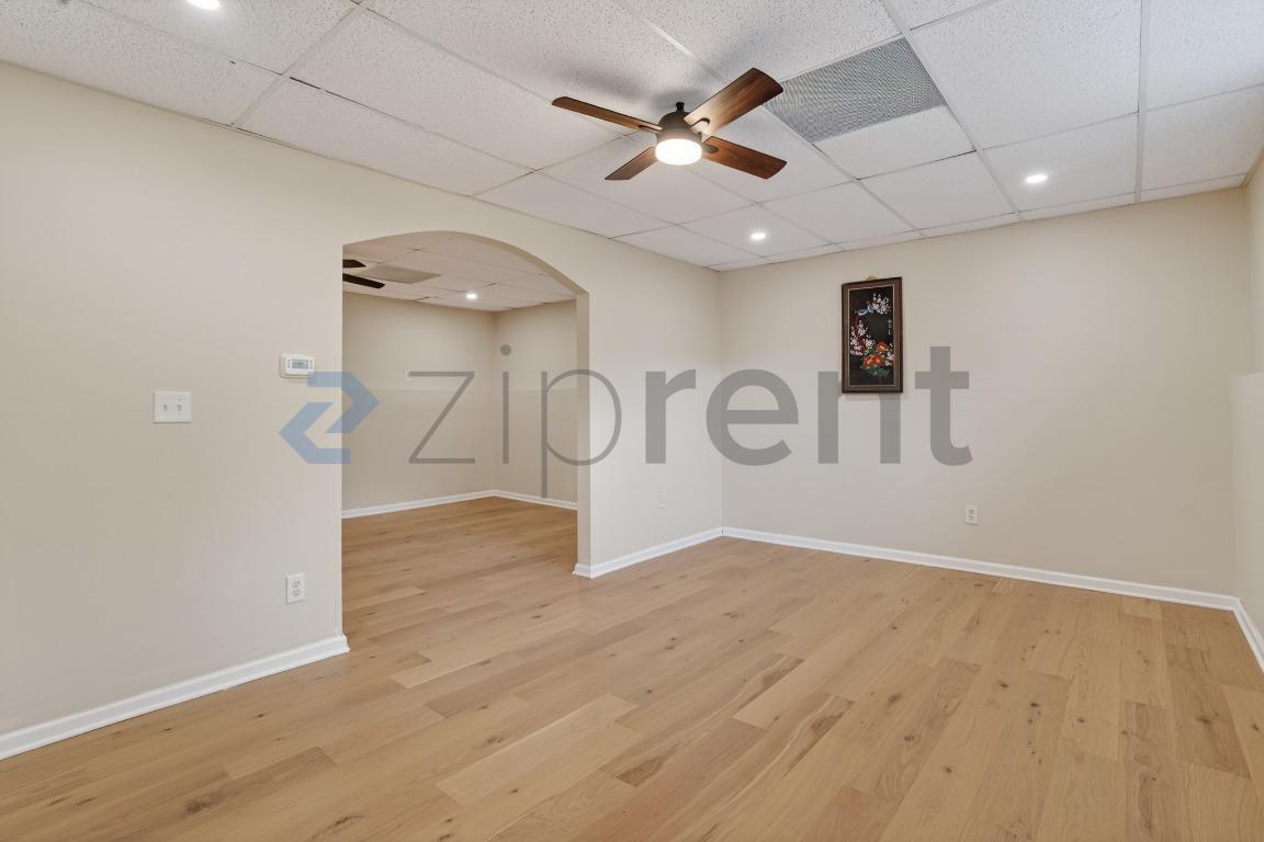 Building Photo - Unit 1