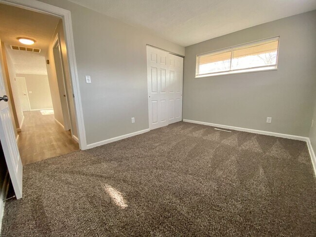 Building Photo - 301 Ives Ln