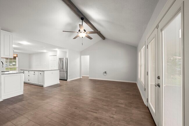 Building Photo - 2909 Livingston Dr