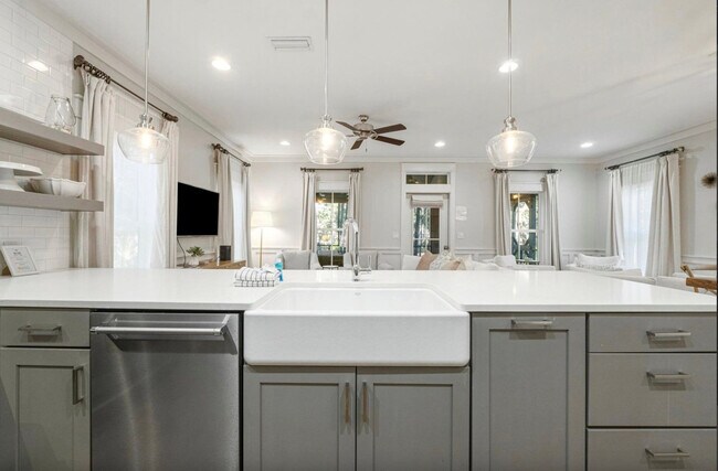 Building Photo - 587 Patina Blvd