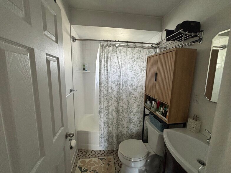 Building Photo - 219 W 12 Mile Rd