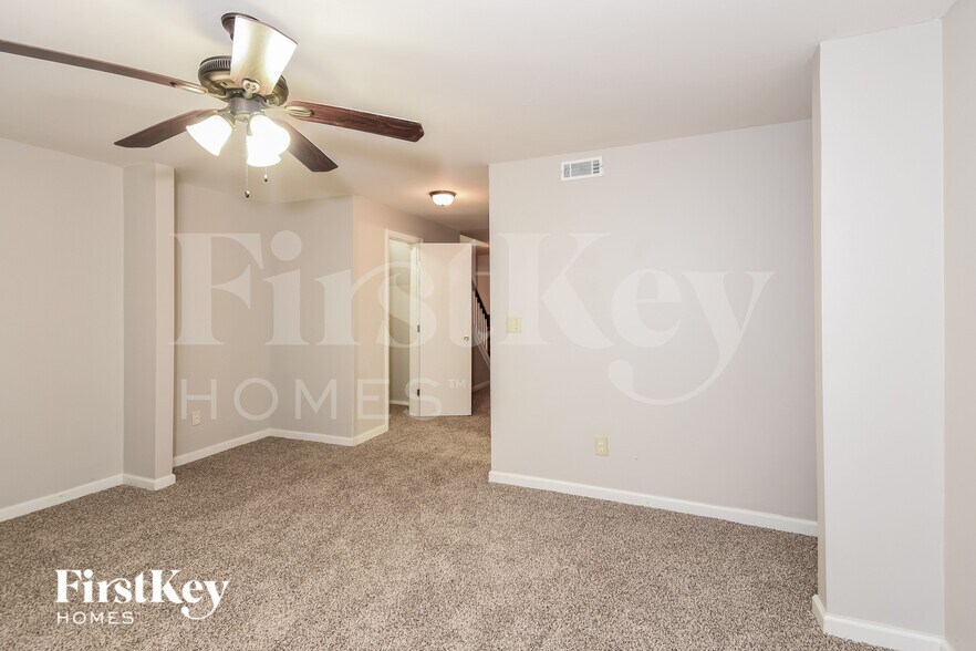 Building Photo - 6582 Wellington Square