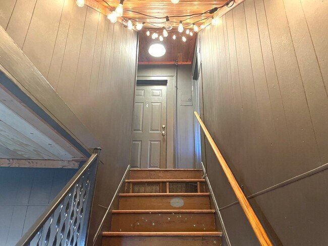 Building Photo - Centrally Located 1 bedroom 1 bath -  wate...