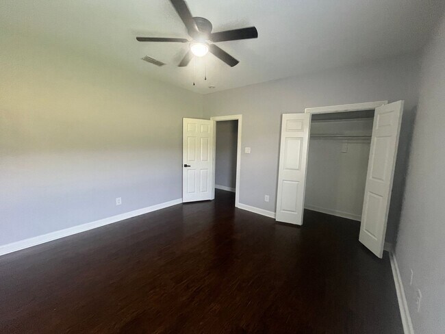 Building Photo - 13 Sawgrass St