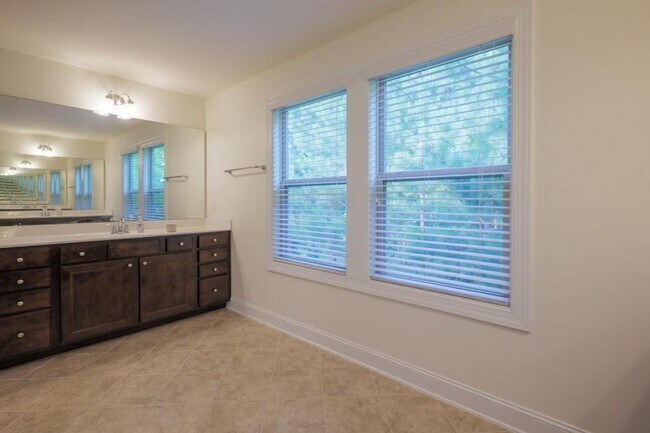 Building Photo - 411 Alamosa Pl