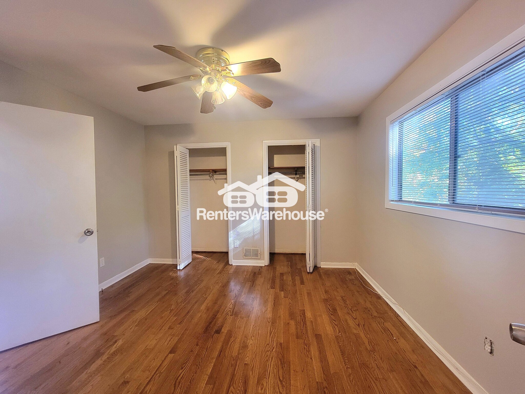 Building Photo - 336 Woodstock Dr SW