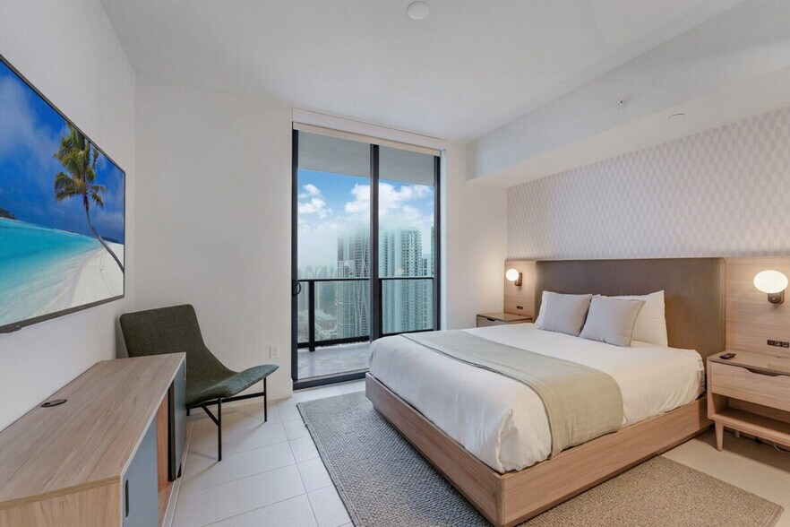 Building Photo - 121 NE 5th St