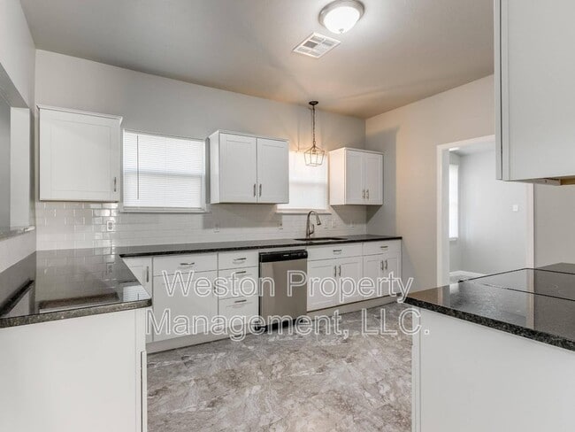 Building Photo - 721 N Louisa Ave