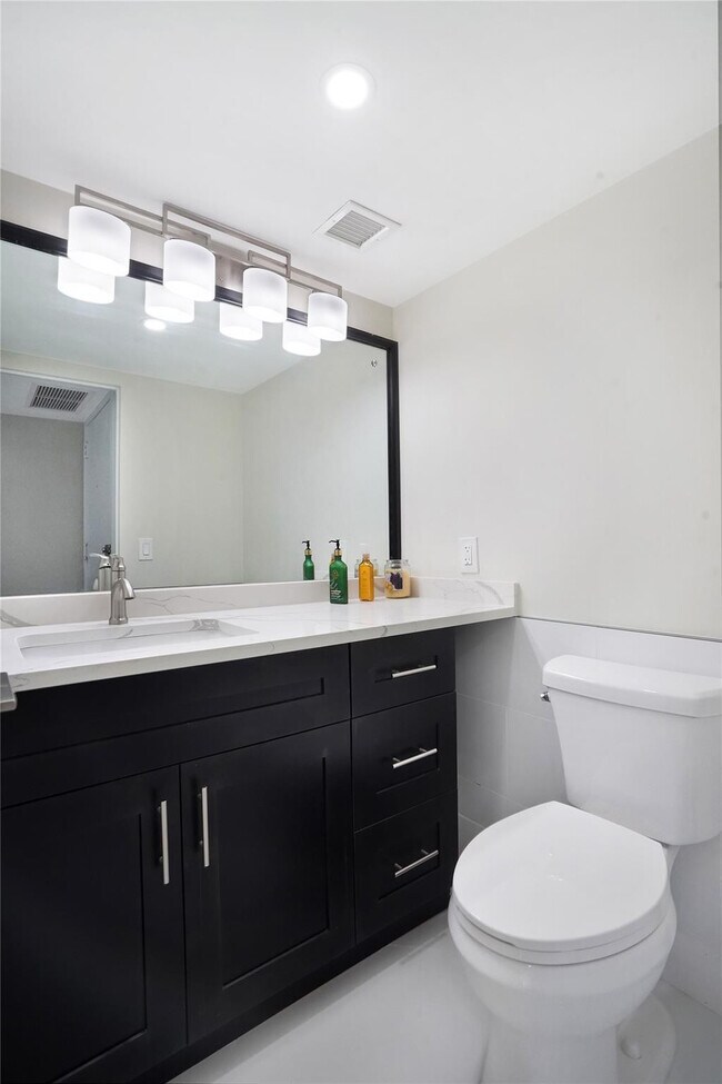 Building Photo - 3430 Galt Ocean Dr