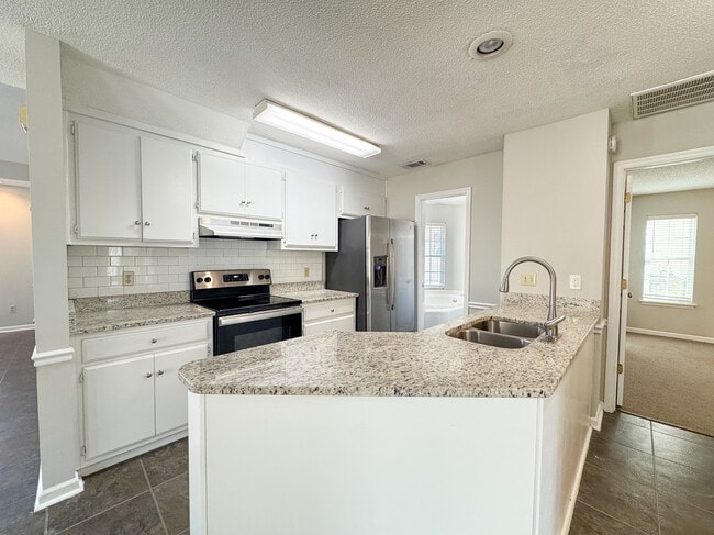 Building Photo - 8 Clayton Ln