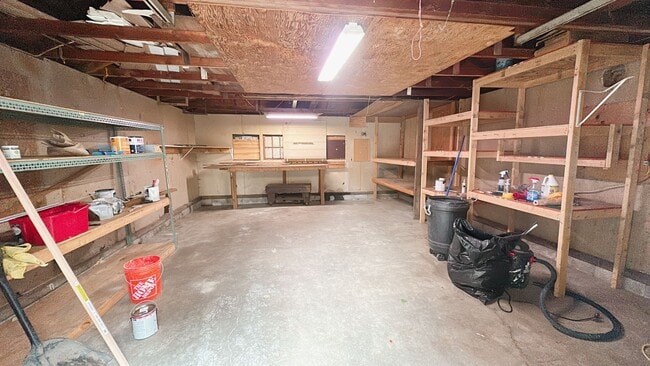 Building Photo - Affordable 3bdrm/1 bath home with storage ...