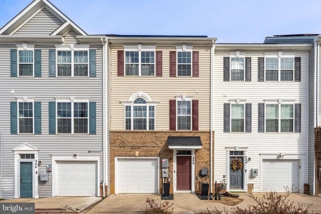 Building Photo - 806 Maury Ave