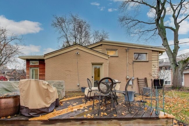 Building Photo - 321 Ferndale Rd