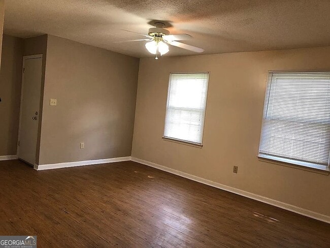 Building Photo - 370 Jockey Club Dr