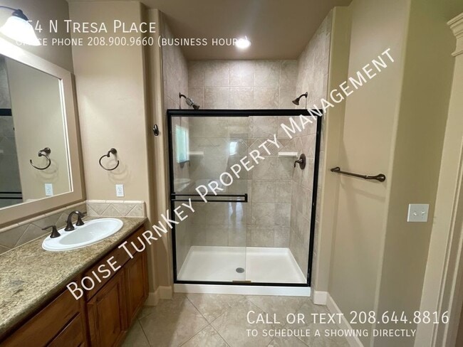 Building Photo - 654 N Tresa Pl