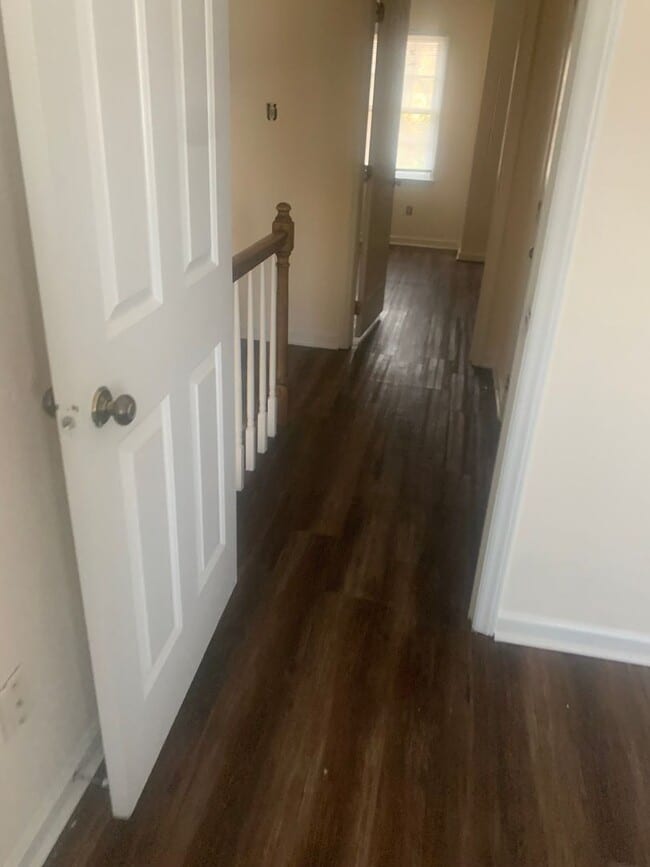 Building Photo - FREE RENT MARCH 2026-2 brm 2 bath Duplex, washer/dryer hook up, NEW COUNTERTOPS.  Pets negotiable