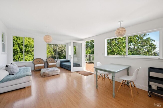 Building Photo - 40 Laurel Ave