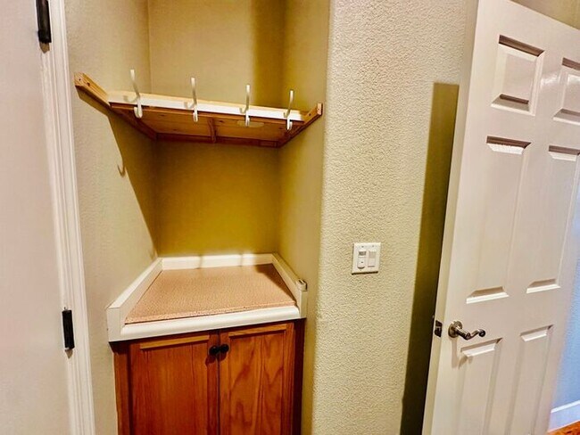 Building Photo - 6350 Cedar Waxwing Ct