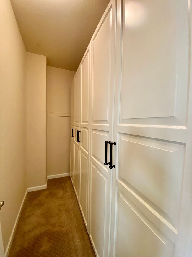 Building Photo - 329 Messina Terrace