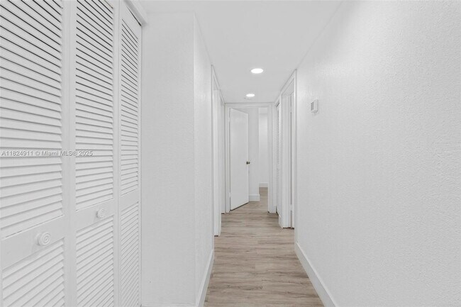 Building Photo - 1356 Pelican Ct
