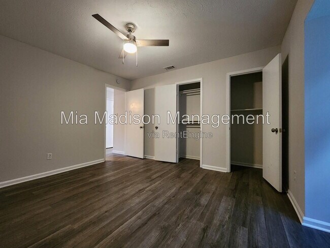 Building Photo - 111 E Mell St