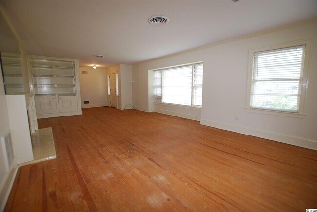 Building Photo - 402 50th Ave N