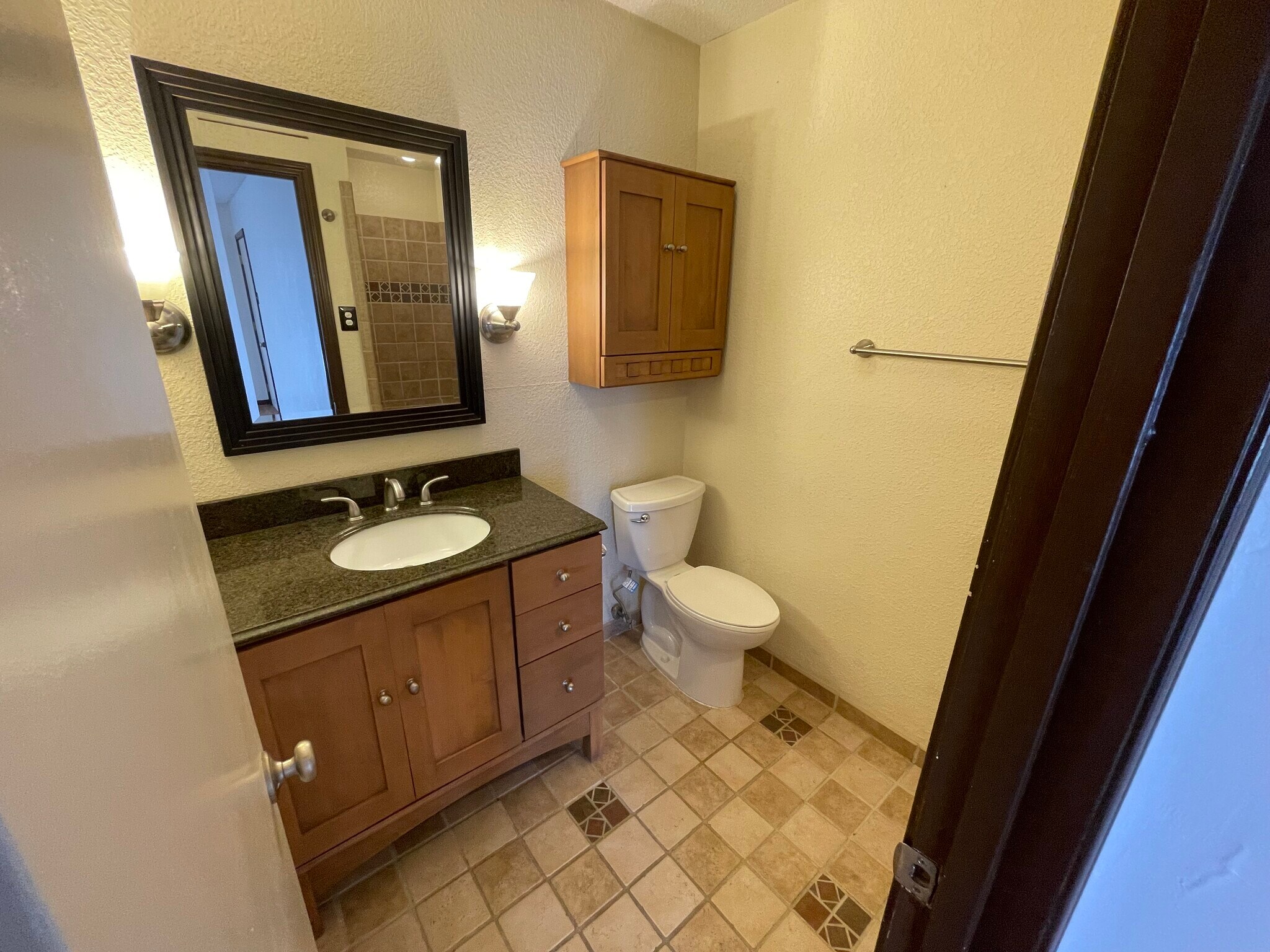 Building Photo - 5808 Sandhurst Ln