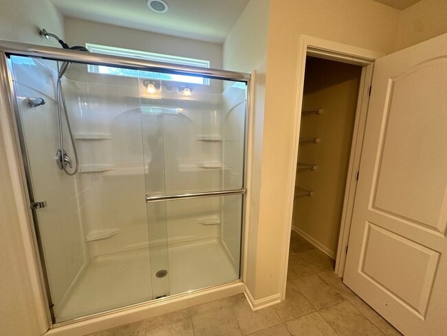 Building Photo - Spacious 4-Bedroom Home – Available Now!
