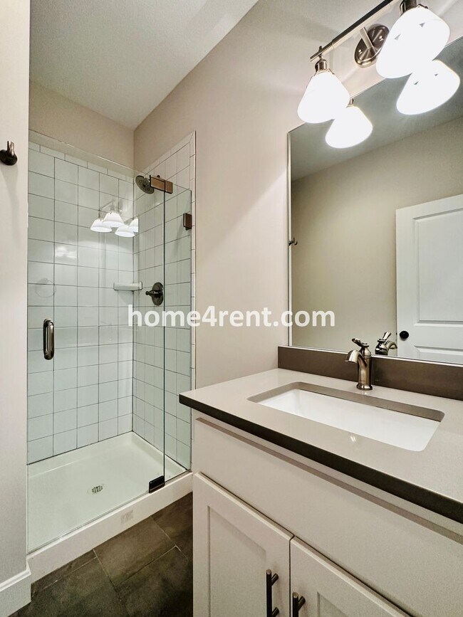 Building Photo - Exceptional Olathe Home in the Cedar Creek Subdivision w/ Wood Floors and a Finished Basment!