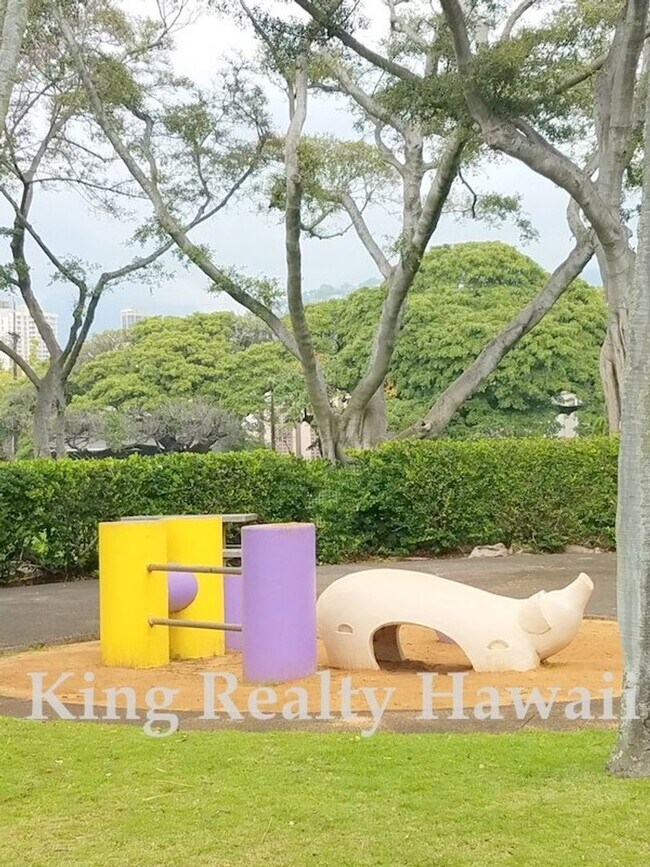 Building Photo - **OASIS in HONOLULU* Queen Emma Gardens *VERY CLEAN 2 br / 1 ba