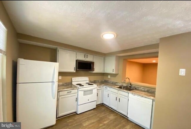 Building Photo - 14103 Armilla Ct