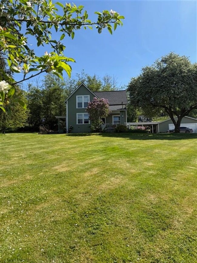 Building Photo - 4 Bedroom, 1 Bathroom Home in Bow!