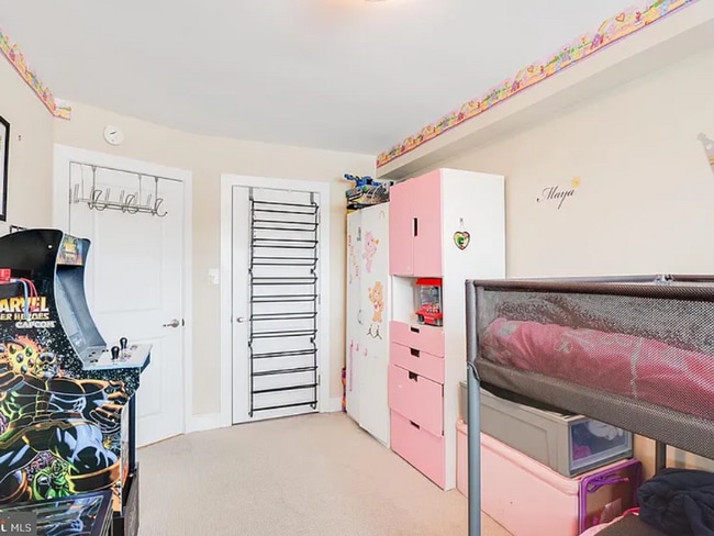 Building Photo - Amazing 2 bedroom/ 1 Bathroom unit with plenty natural light