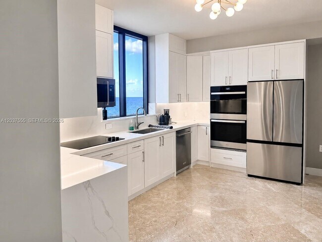 Building Photo - 16275 Collins Ave