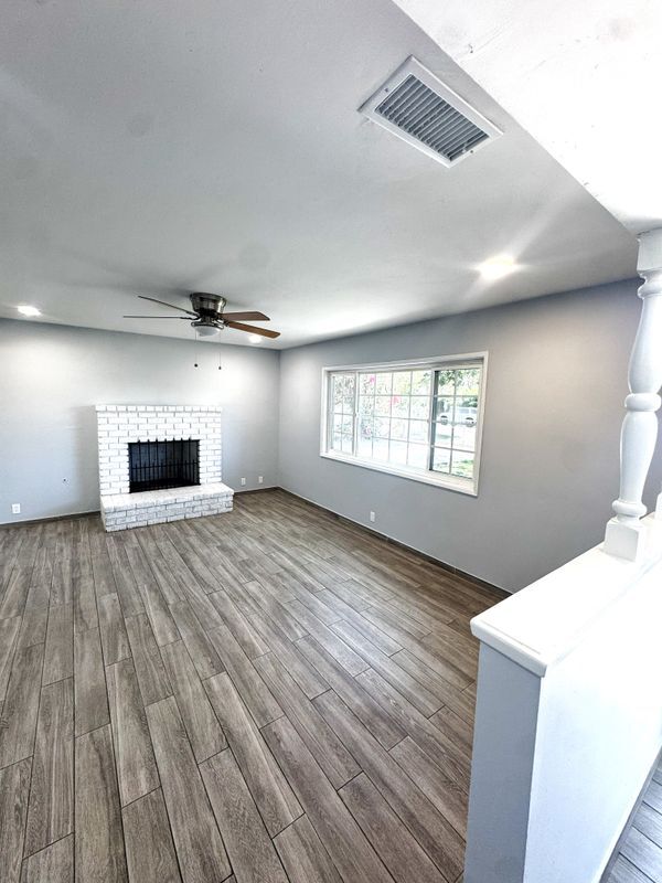 Building Photo - 221 E Maple St